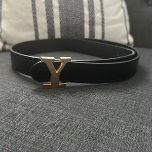 Black “Y” belt